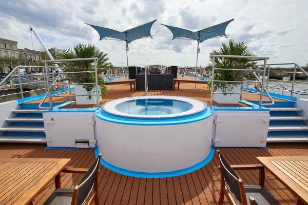 10 sundeck