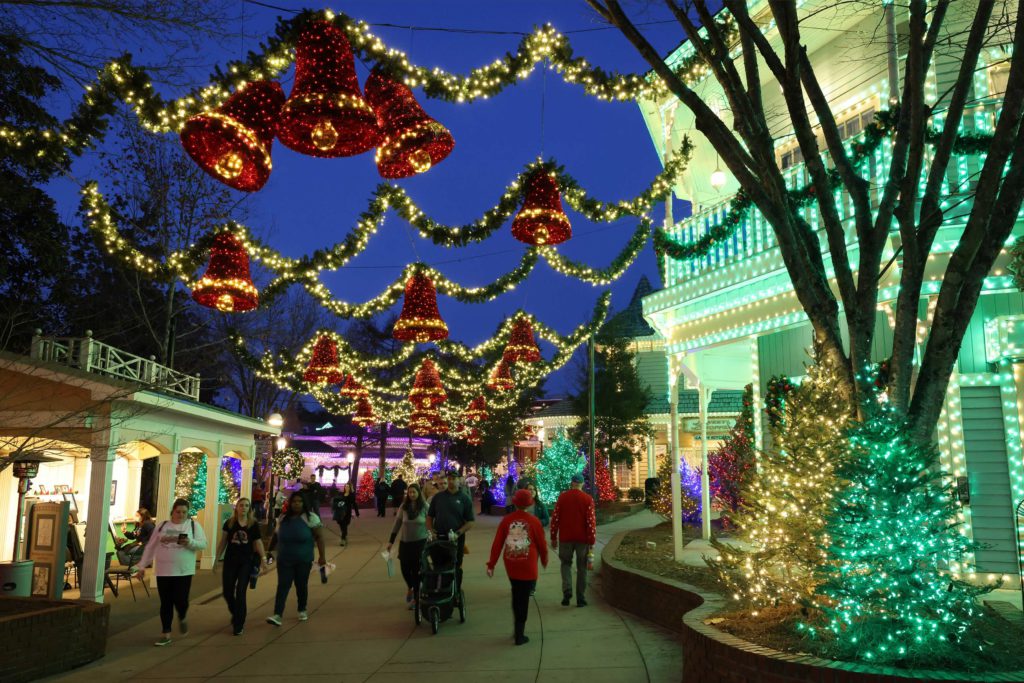 dollywood’s smoky mountain christmas presented by humana
